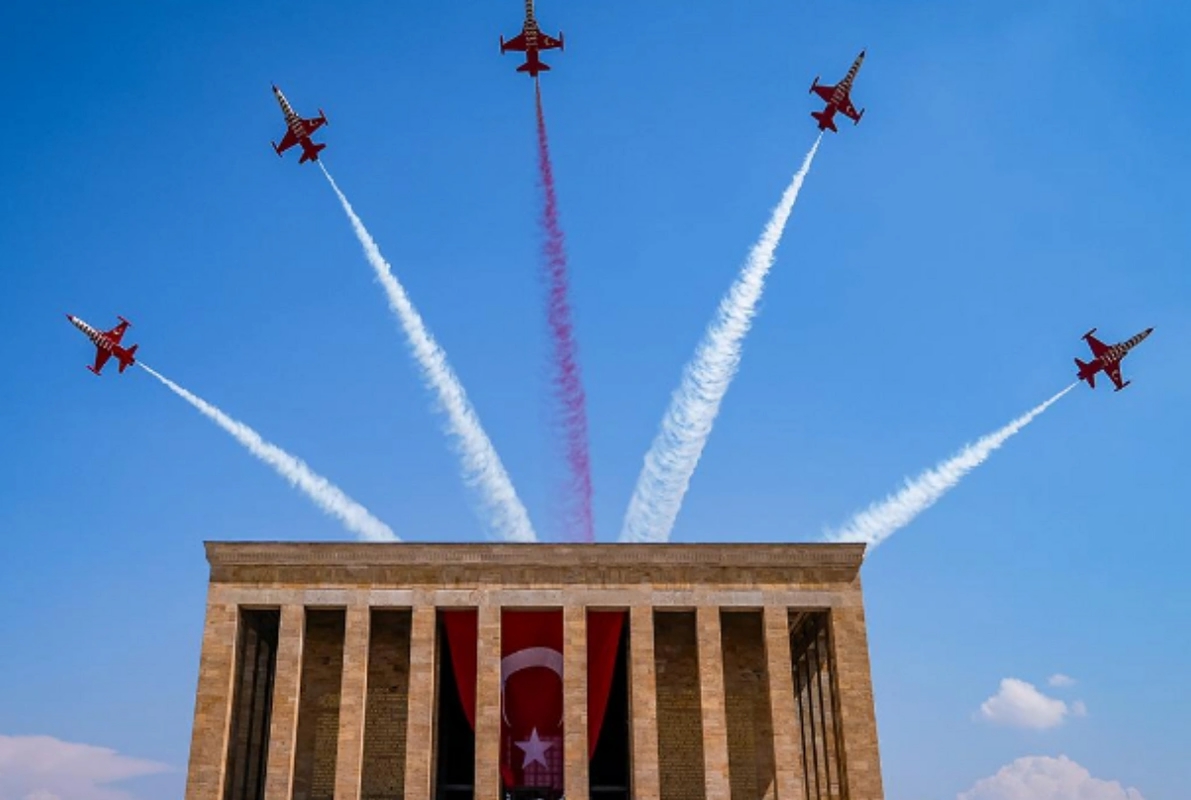 Türkiyədə Zəfər Bayramı şərəfinə ''Türk Ulduzları''ndan möhtəşəm görüntülər - FOTOlar