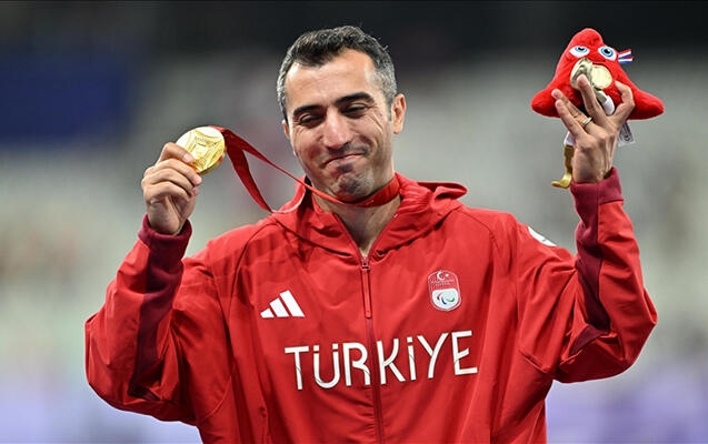 Olimpiya çempionunun qızıl medalı əlindən alındı