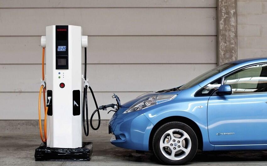 Elektromobillərin enerji doldurucularının idxalı və satışı ƏDV-dən daha 2 il azad olundu