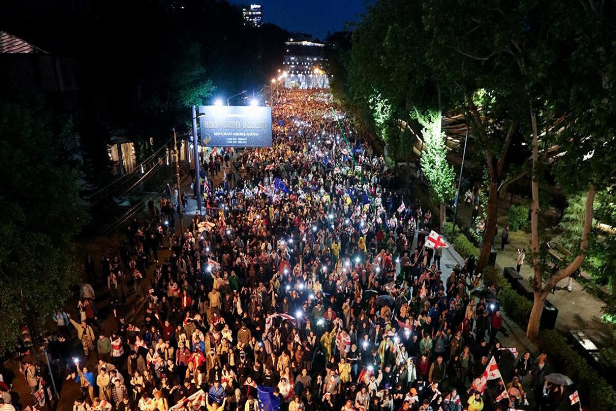 Gürcüstan Prezidenti Tbilisidə aksiyaçılara qoşuldu - FOTO