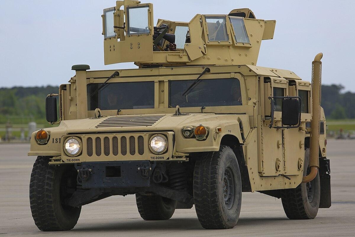 Hərbi anbardan 3 ''Humvee'' avtomobili oğurlandı