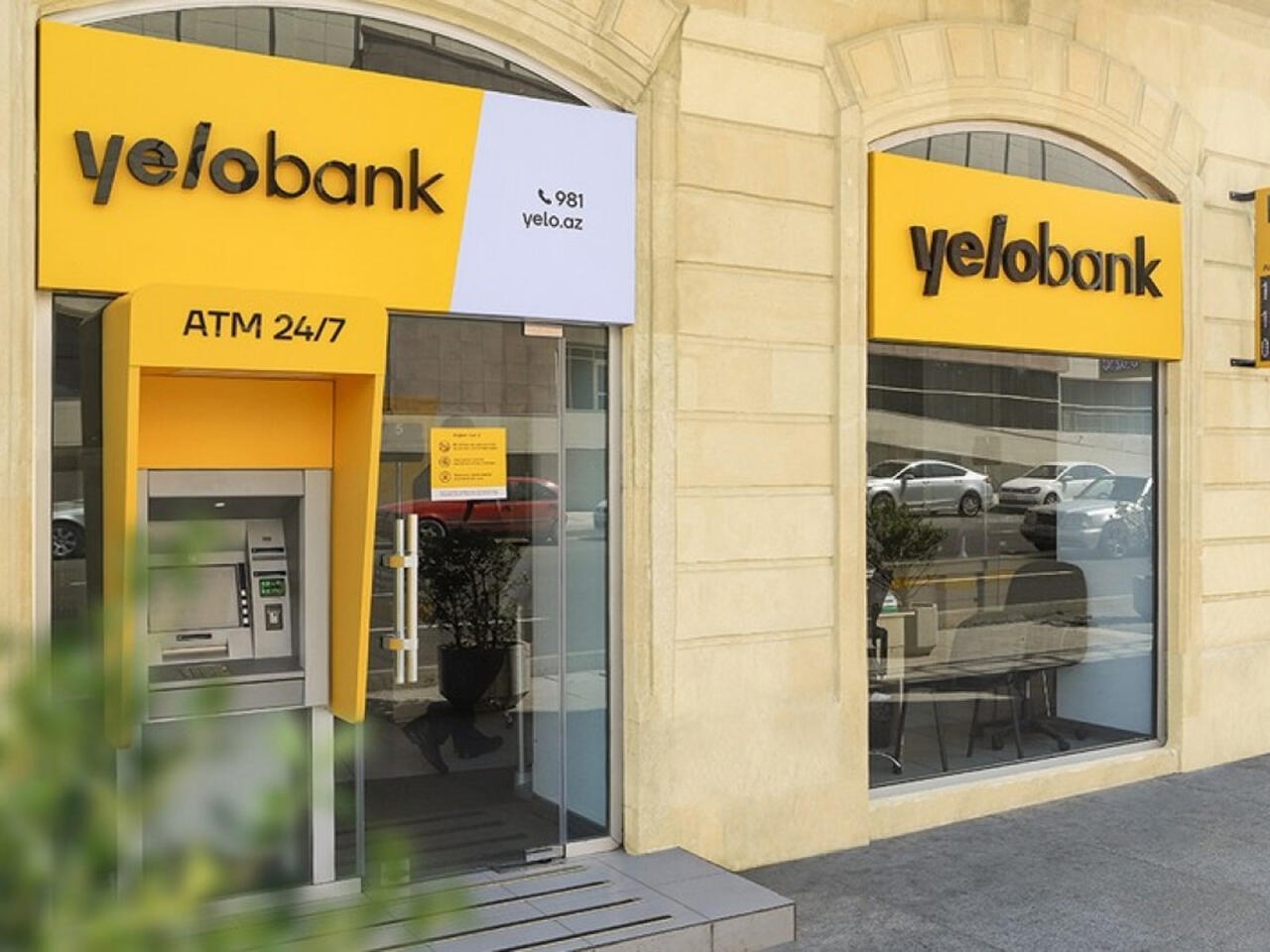 “Yelo Bank”ın filial müdiri müştərinin çənəsini sındırdı