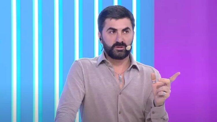 ''Anam niyə ailəmə müdaxilə etməsin?''