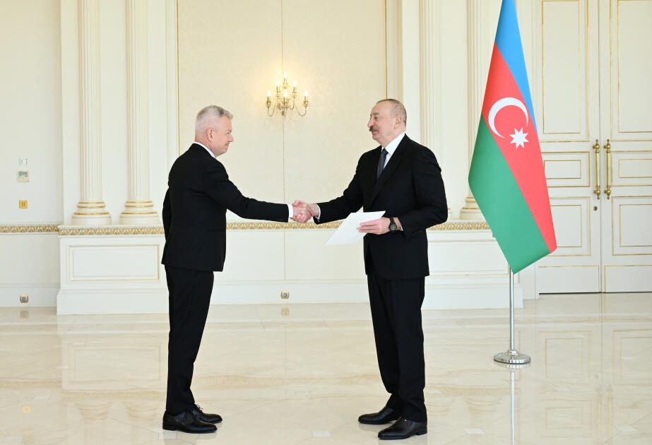 Prezident Polşanın yeni səfirinin etimadnaməsini qəbul etdi - FOTO