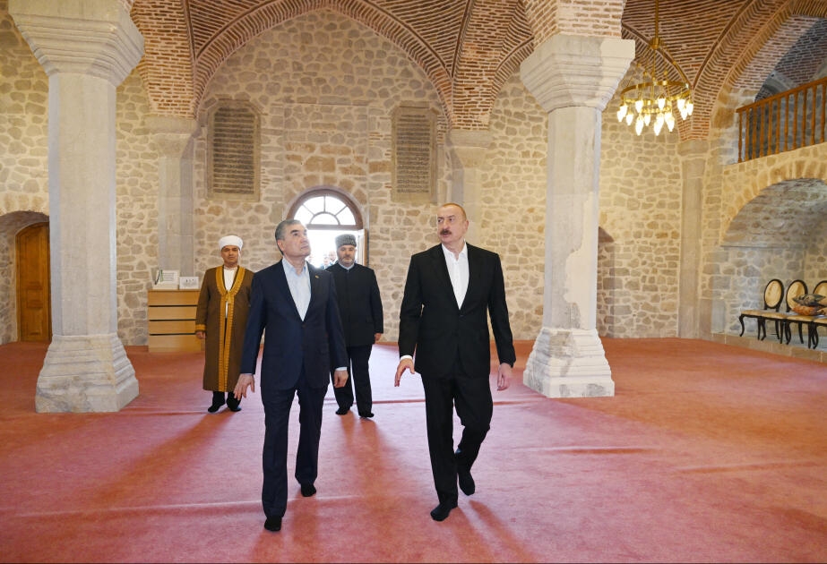 Azərbaycan Prezidenti və Türkmənistan Xalq Məsləhətinin sədri Şuşada Yuxarı Gövhər Ağa məscidini ziyarət ediblər - FOTO