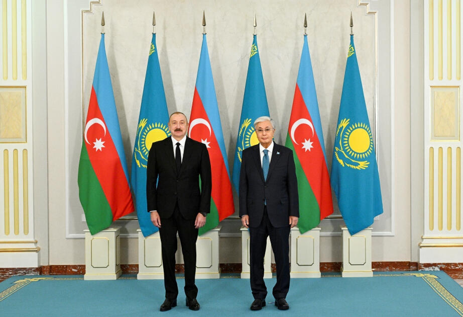 İlham Əliyev Tokayevi və Qazaxıstan xalqını təbrik edib