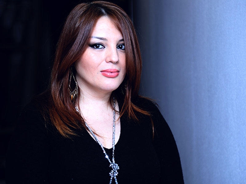 Müğənni xalasının adını eşidib özündən çıxdı: ''Mənə ağzına gələni yazır''