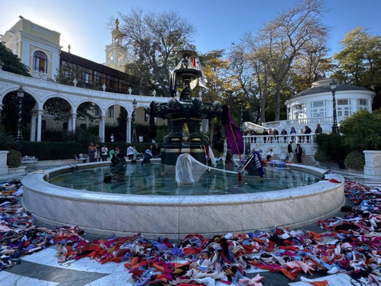 Filarmoniya bağı niyə bu hala düşüb? - FOTO