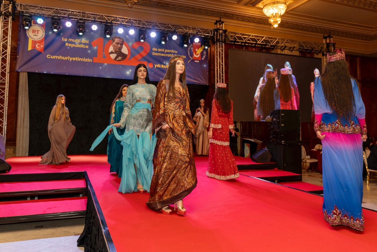 Gülnarə Xəlilovanın kolleksiyaları Rumıniya Parlament Sarayında təqdim olunub - dizayner nüfuzlu mükafata layiq görülüb - FOTO
