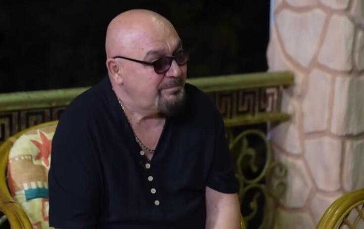 Əməkdar artistin yeni bağ evi - VİDEO