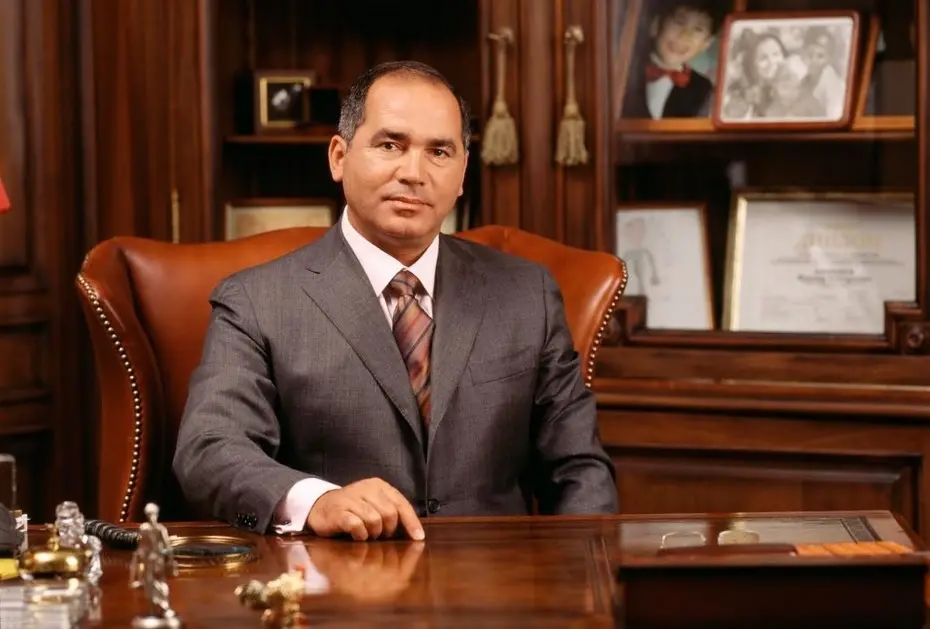 Azərbaycan əsilli milyarderin şirkətinin külli miqdarda borcu var