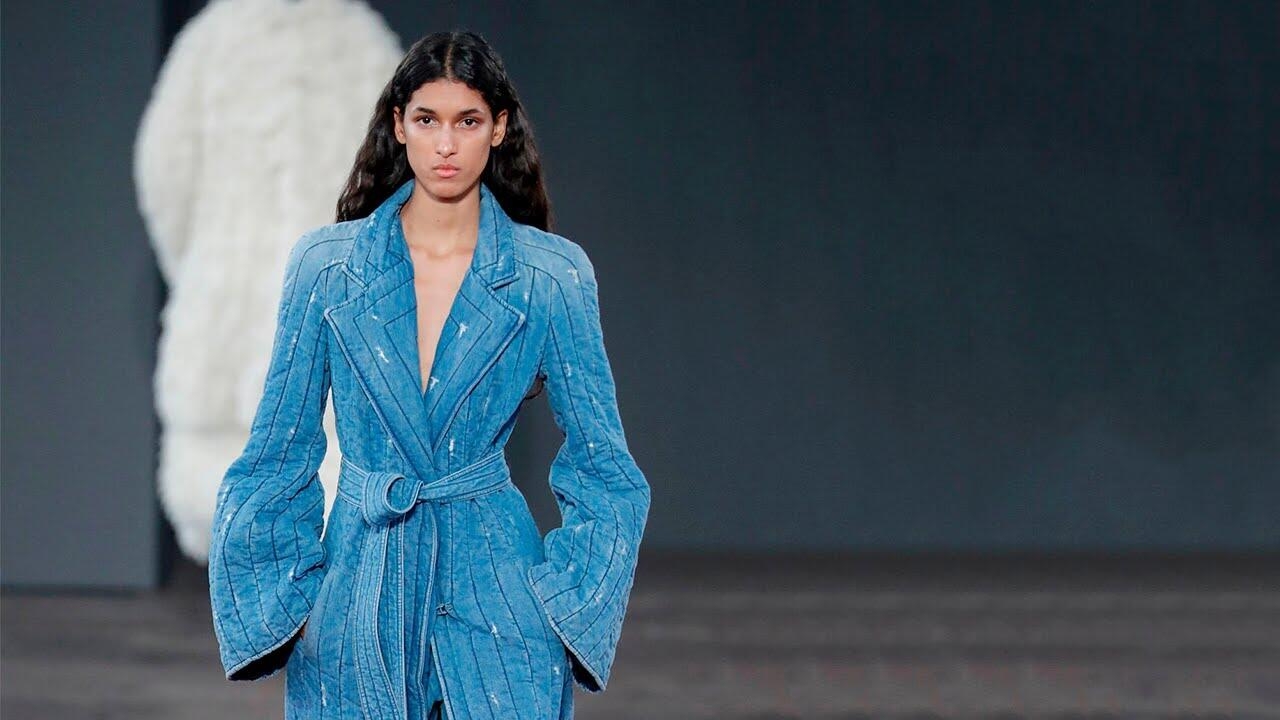 ''Kainat gözəli'' səhnədə xəstəxanalıq oldu - VİDEO