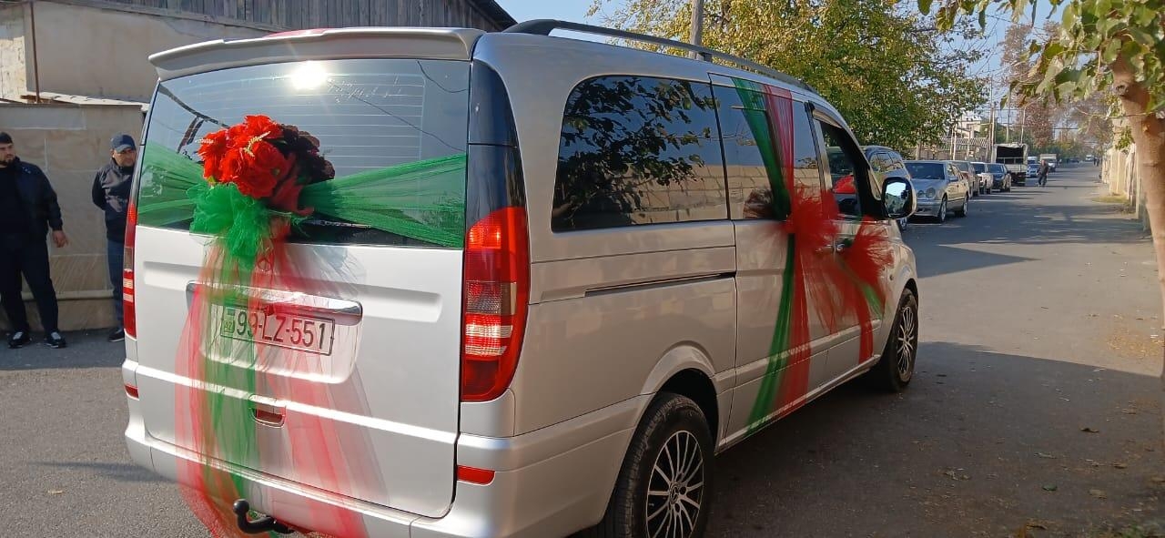 Faciəli şəkildə ölən ofisiantın cənazəsini ''bəy maşını''nda daşıdılar - FOTO