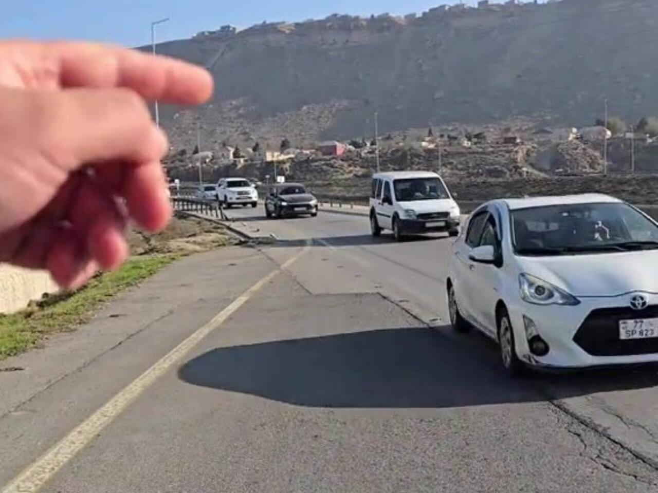 Bakıda yolda təhlükəli vəziyyət - Qəza riski var - VİDEO