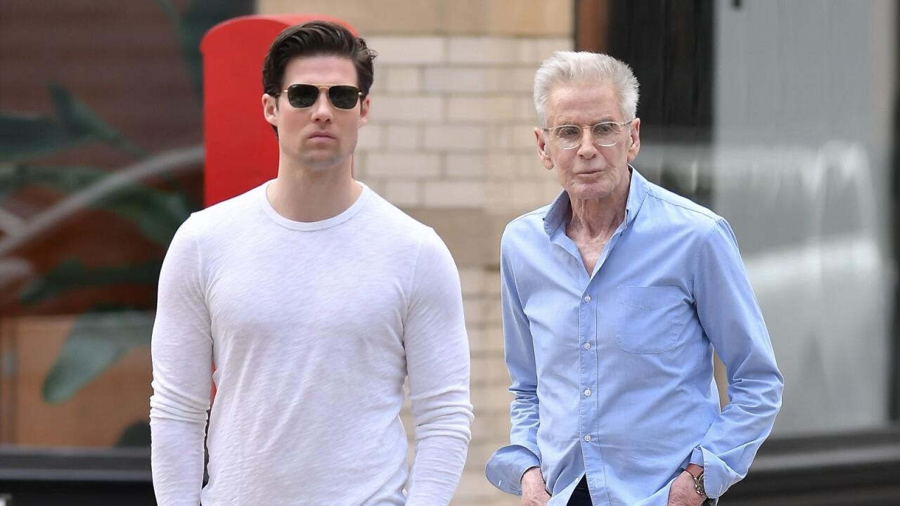 82 yaşlı Calvin Klein 2016-cı ildən bu cavan oğlanla SEVGİLİDİR - VİDEO