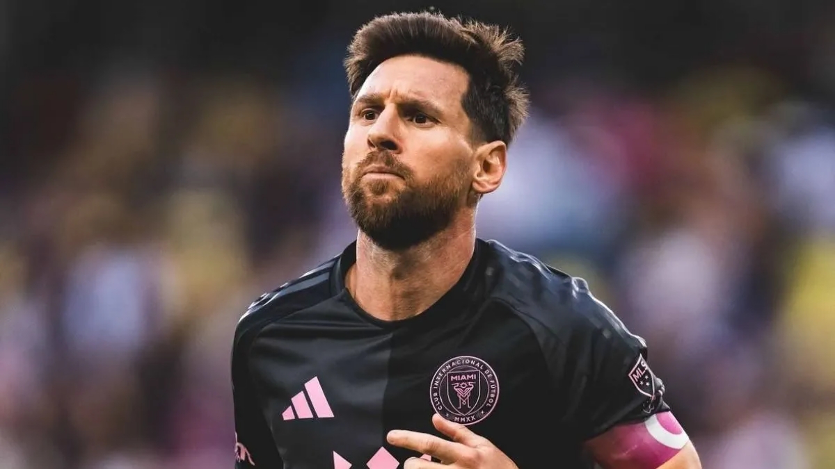 ''Messi''ni ikiyə böldülər - FOTO