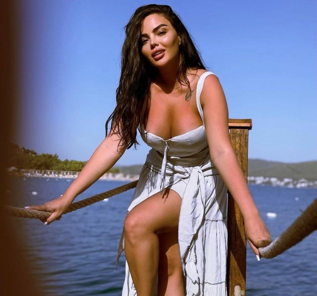 Azərbaycanlı müğənni Dubaydakı biznesindən DANIŞDI