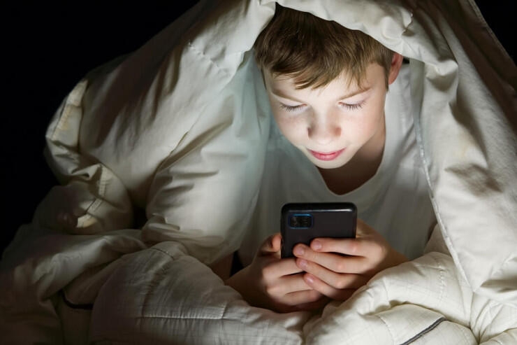 Süni intellektdən istifadə edən uşaqlarda ciddi risklər üzə çıxdı