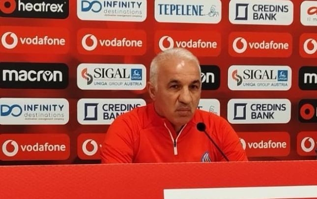 “Qurban Qurbanov hər zaman futbolçularının arxasında durur”