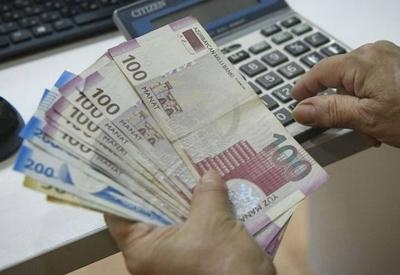 Kəramət Böyükçölə 4500 manat, atasına 1050 manat... - Nazirlik yazıçılara pul ayırdı