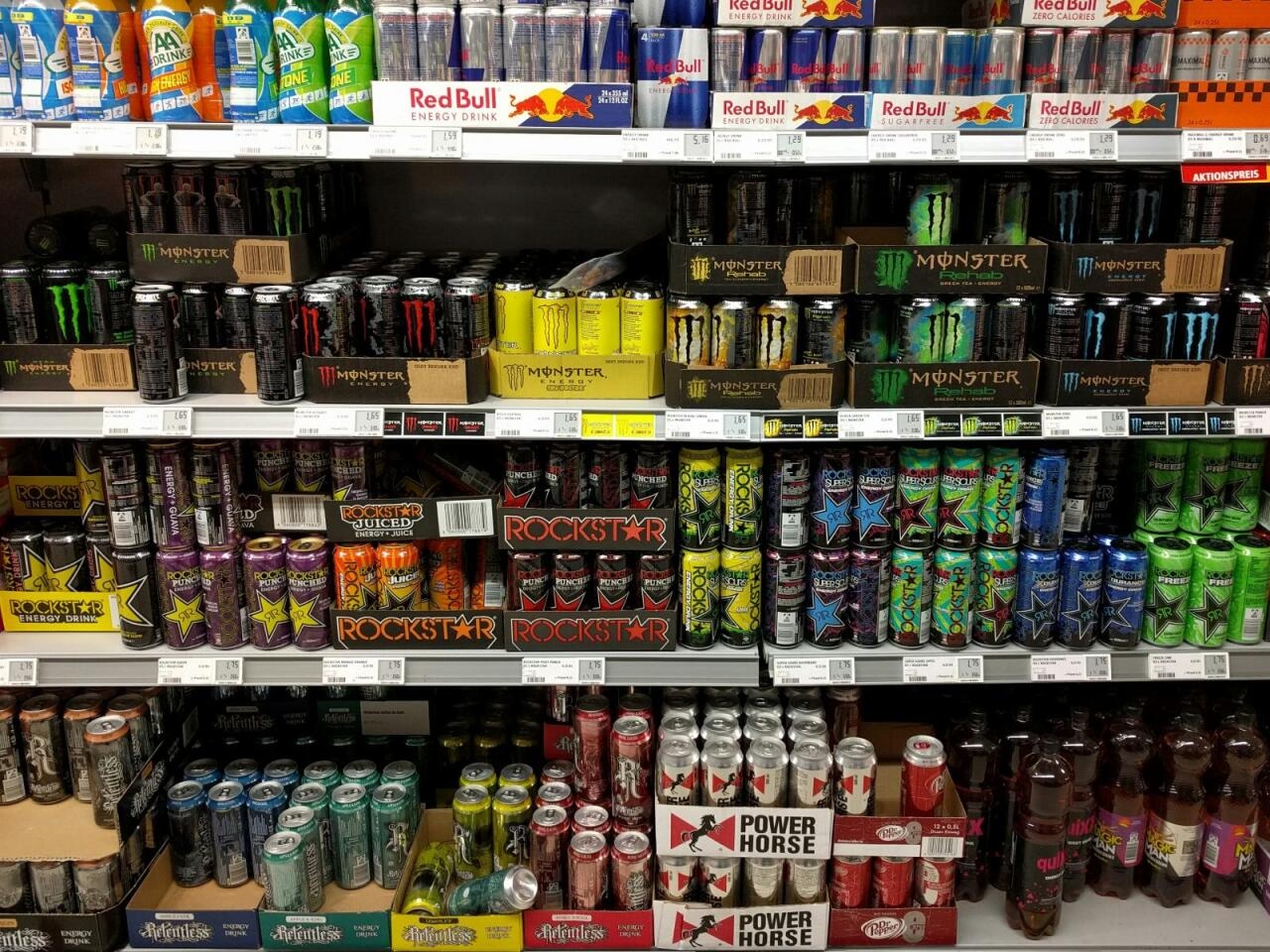 Bir qutu enerji içkisinin fəsadları