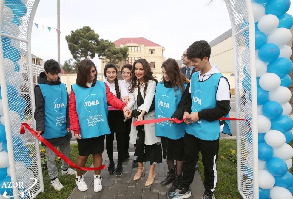 Heydər Əliyev Fondunun vitse-prezidenti Leyla Əliyeva “Bizim həyət” layihəsi çərçivəsində abadlaşdırılan həyətin açılışında iştirak edib - FOTO