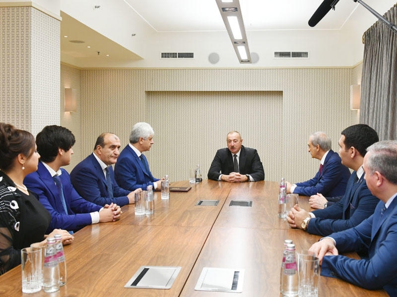 Prezident İlham Əliyev Sankt-Peterburqda fəaliyyət göstərən Azərbaycan diaspor təşkilatlarının rəhbərləri ilə görüşüb - FOTO