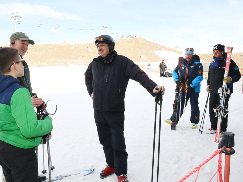 Prezident İlham Əliyev və birinci xanım Mehriban Əliyeva ''Şahdağ'' Turizm Mərkəzində görülən işlərlə tanış olublar - FOTO