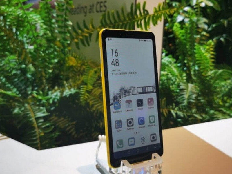 “Hisense” rəngli “E-Ink” ekranlı dünyanın ilk smartfonunu nümayiş etdirib