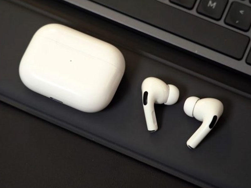 Apple təsadüfən AirPods Pro qulaqlıqlarını sındırdı