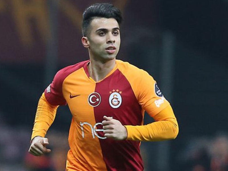 ''Qalatasaray'' müdafiəçisini icarəyə verdi