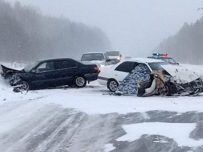 İki “Toyota”nın toqquşduğu ağır yol qəzasının VİDEOsu