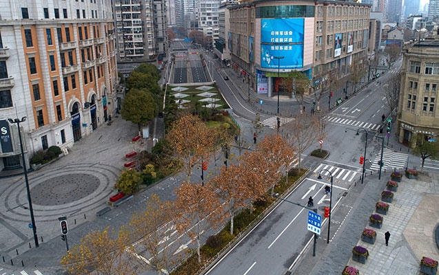 Kimsəsiz küçələr, boş marketlər, maskalı insanlar - Uhandan SON FOTOLAR