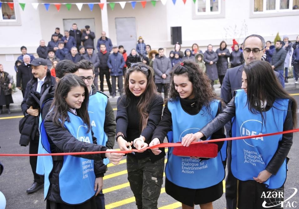 Heydər Əliyev Fondunun vitse-prezidenti Leyla Əliyeva Səbail rayonunda abadlaşdırılan həyətin açılışında iştirak edib - FOTO