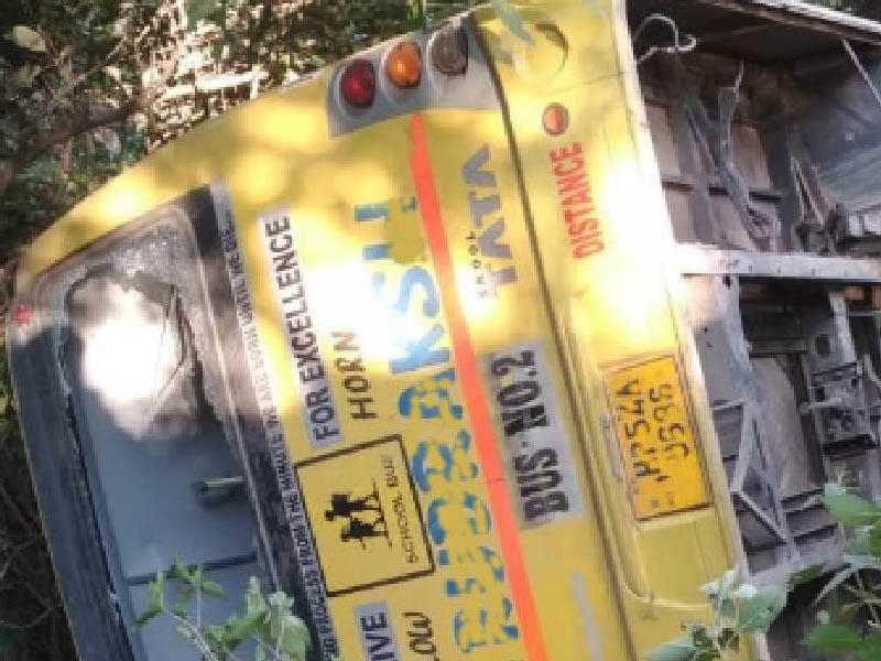 Hindistanda avtobus qəzası nəticəsində 19 nəfər öldü