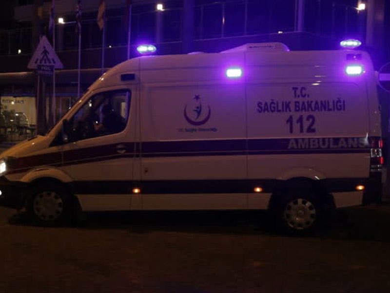 Türkiyədə mikroavtobus yük maşını ilə toqquşub, çox sayda xəsarət alan var