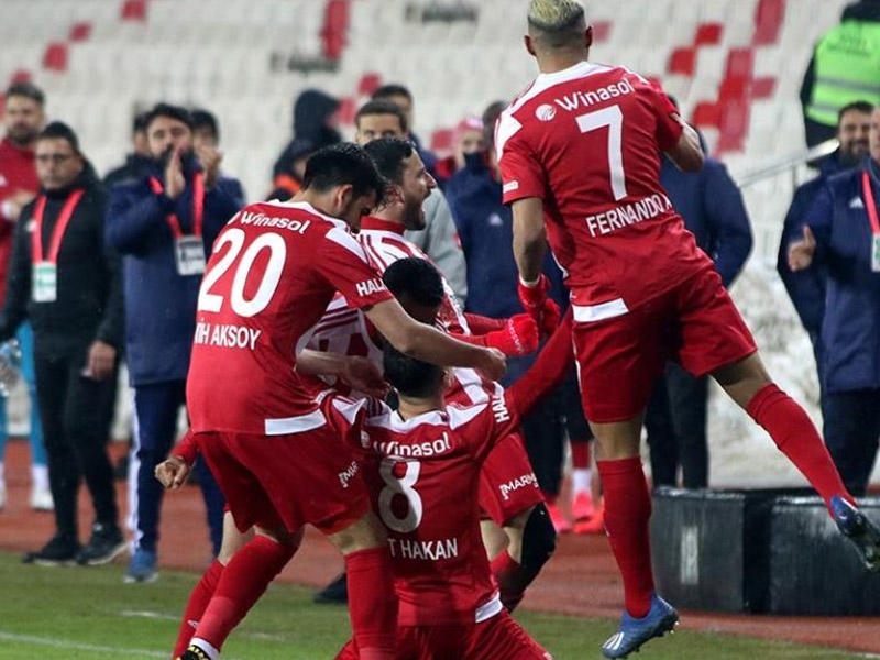 ''Sivasspor'' liderliyə yüksəldi