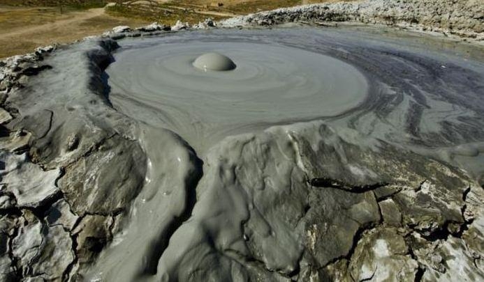 Geologiya və Geofizika İnstitutu: Palçıq vulkanları Azərbaycana əlavə valyuta gətirə bilər