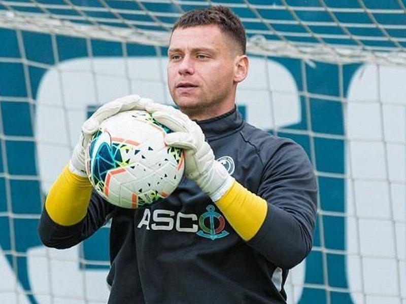 ''Evdə oturub, divana bağlı qalırsan'' - ''Səbail''in futbolçusu