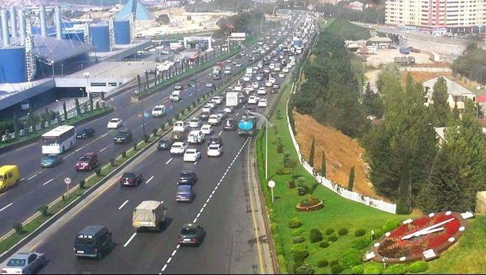 Bakıda nəqliyyat vasitələrindən istifadə edənlərin sayı azalıb