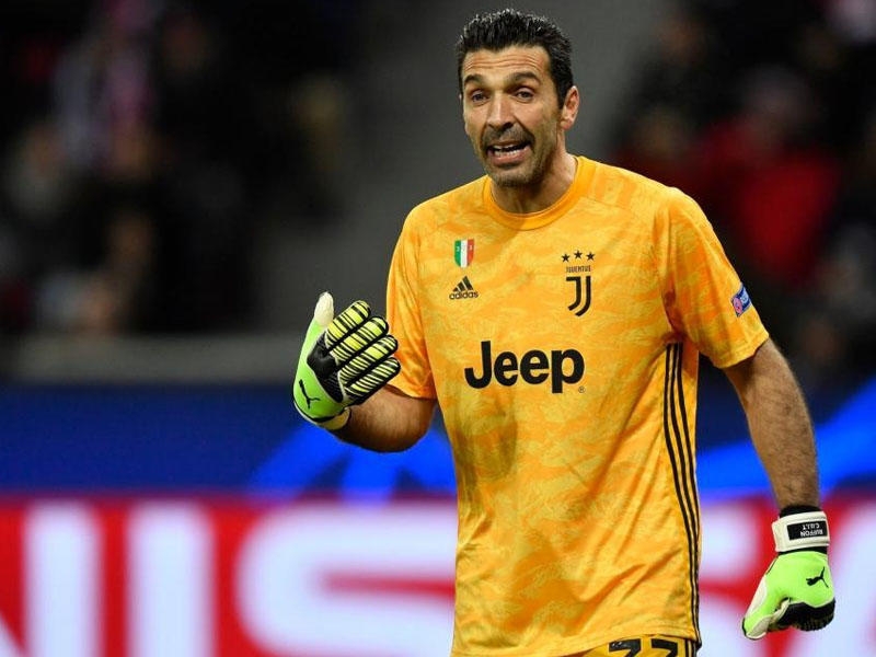 Buffon yeni təklifi qəbul etdi