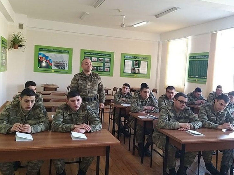 Azərbaycan Ordusunda “Ən yaxşı ictimai-siyasi hazırlıq dərsinin qrup rəhbəri” müsabiqəsi keçirilir - FOTO