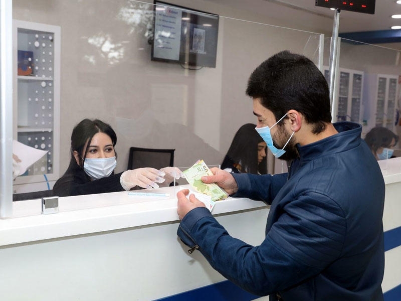 Nazirlik: Bu günədək 400 min şəxs üçün birdəfəlik ödəniş köçürülüb - FOTO