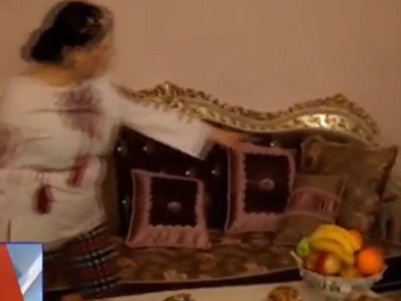 Elza Seyidcahanın qızıl divanı