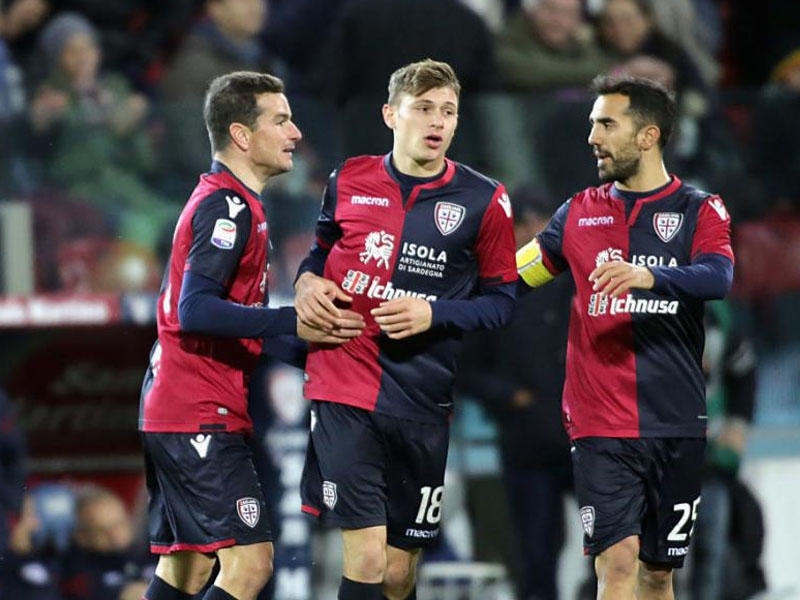 Futbolçular bir aylıq maaşlarından imtina etdilər