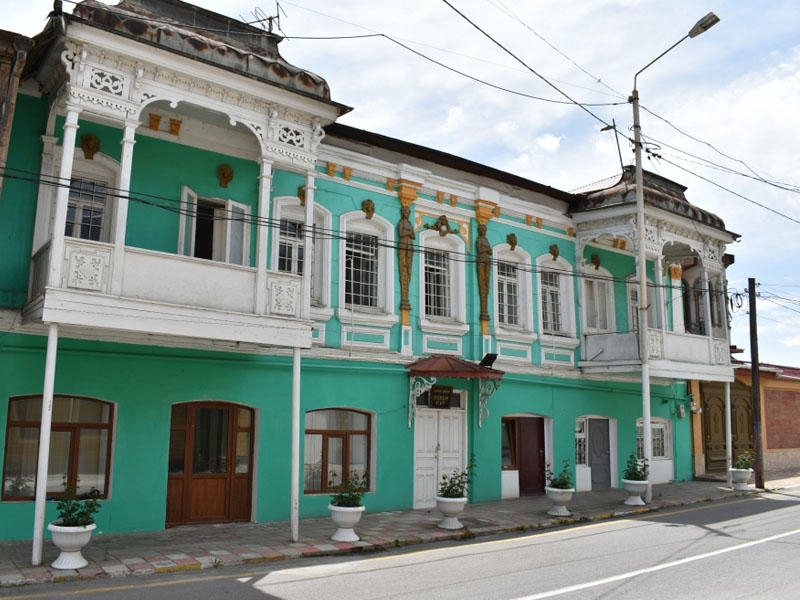 Qubalı milyonçunun ''Doğum evi''nə çevrilən mənzilindən REPORTAJ - FOTO