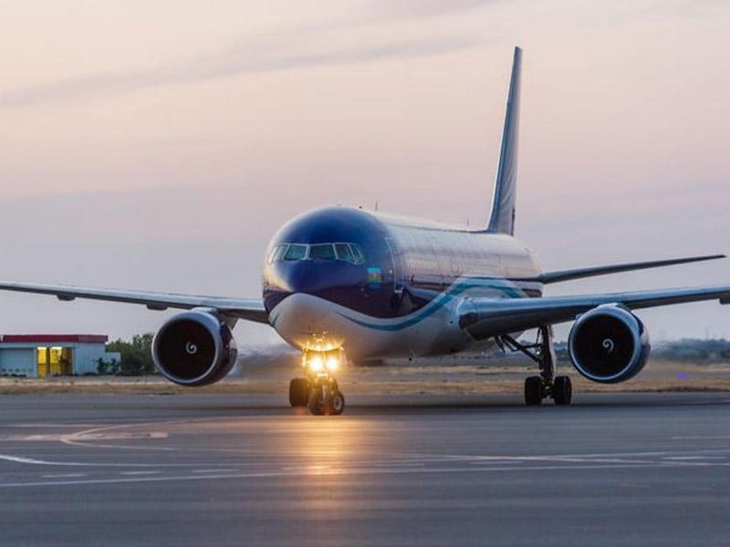 AZAL Kiyevdən Bakıya çarter reys həyata keçirib - FOTO