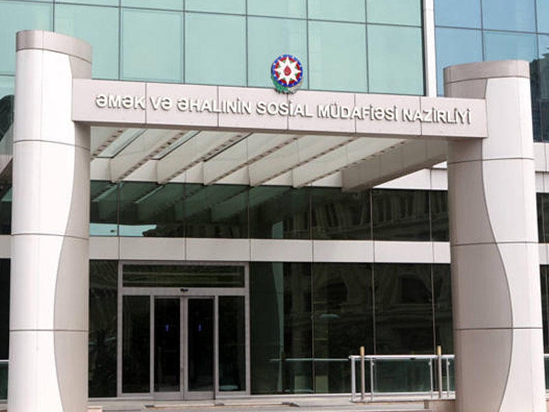 İctimai işçilərin işə davamiyyəti və əməkhaqqı kartlarının özlərində olub-olmaması ciddi yoxlanılır