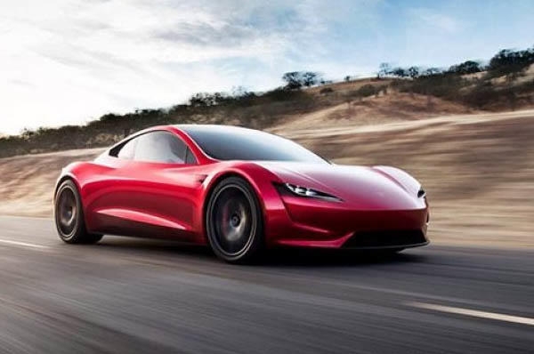 Elon Muskdan Tesla Roadster açıqlaması: 3 raket mühərriki olacaq