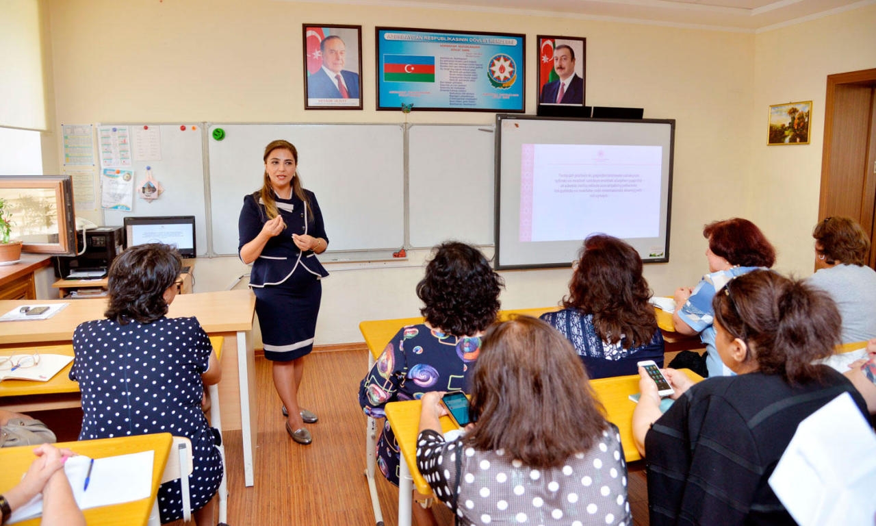 İş yerini dəyişmək istəyən müəllimlərin NƏZƏRİNƏ: Sənəd qəbulu bu tarixdən başlanır